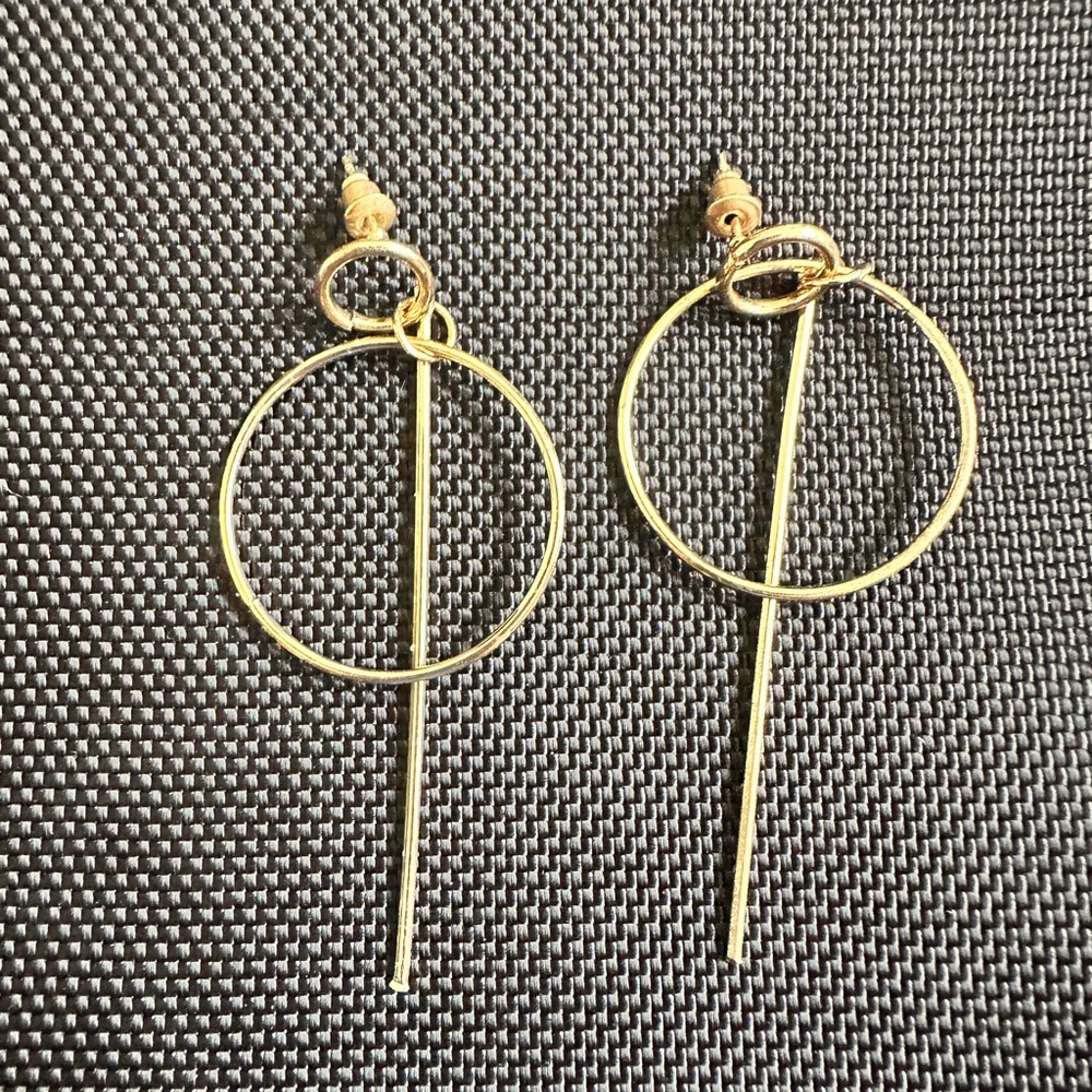 Elegant Gold Hoop Earrings